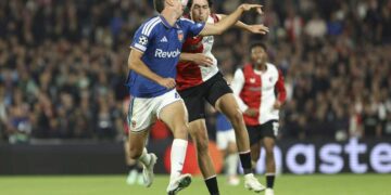 Prima sconfitta in Champions per il Como, Feyenoord vince 3-2