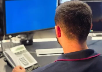 Propaganda neonazista sui social e armi, denunciato un minore a Roma